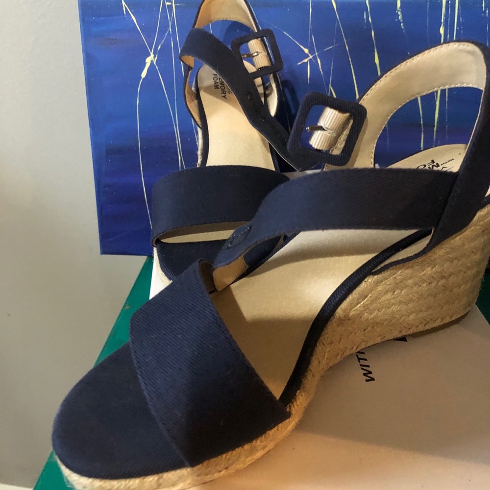 Navy Life Stride sandals size 7